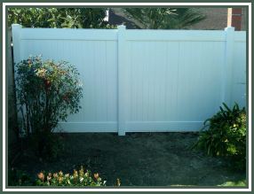 White Privacy Vinyl with 5X5 post and 7